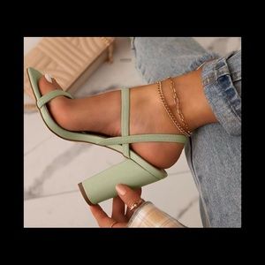 Floralmoda elastic straps - squared toe chunky heels